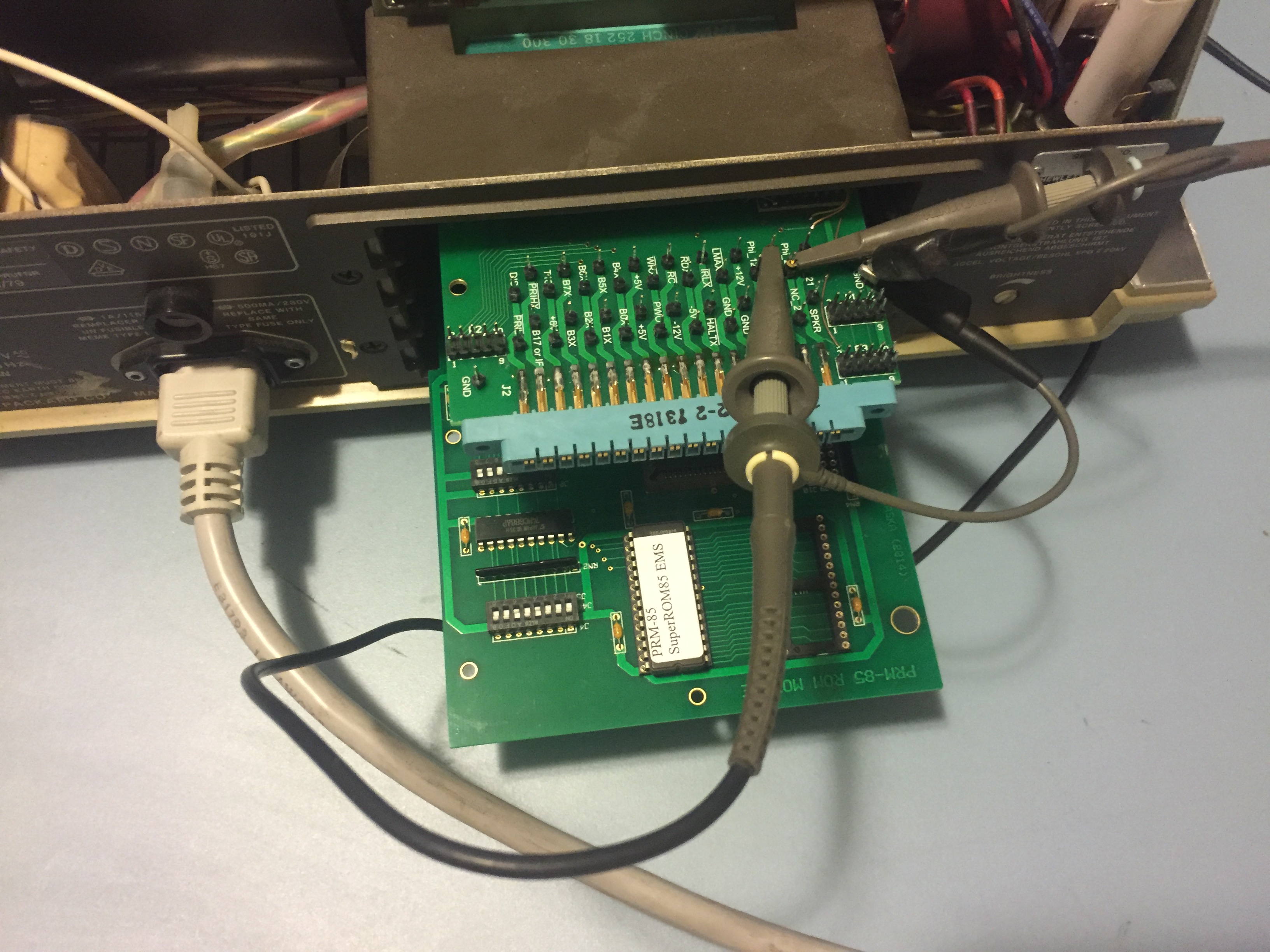 _images/HP-85_Extender_with_two_scope_probes.jpg